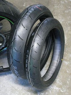 Ninja-250R-Bridgestone-Battlax-BT-003-Racing-Street-Tires-Comparison-2