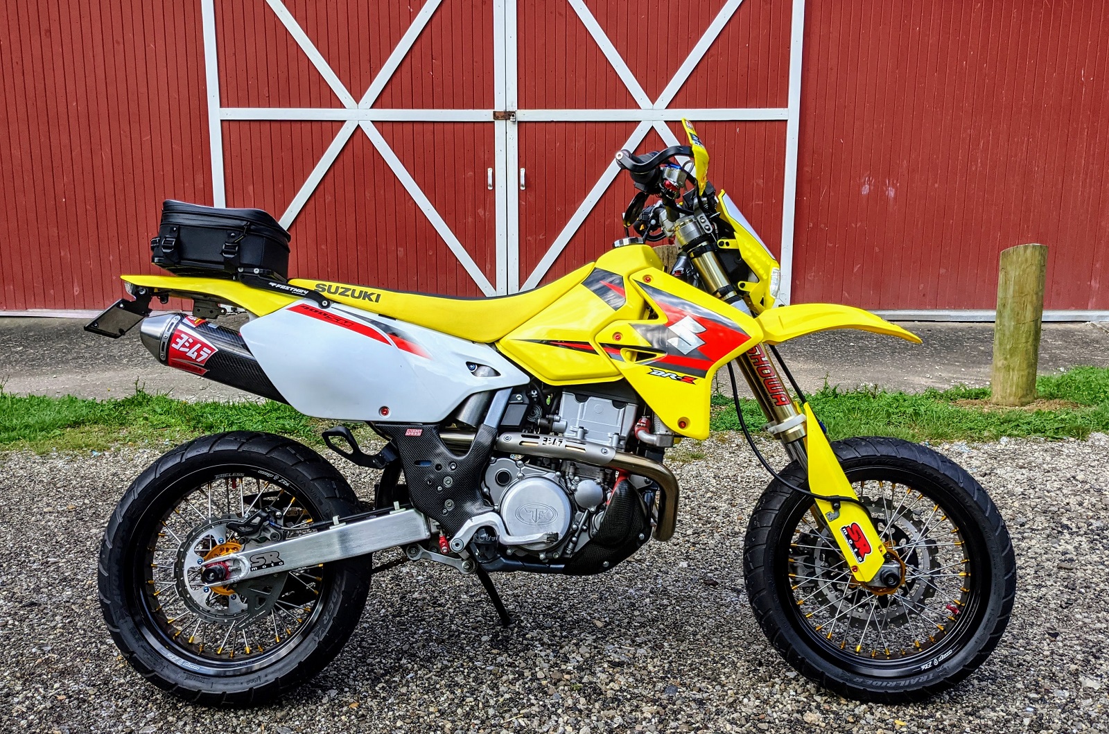 Suzuki-DRZ400SM-Yellow-Summer-2021-1