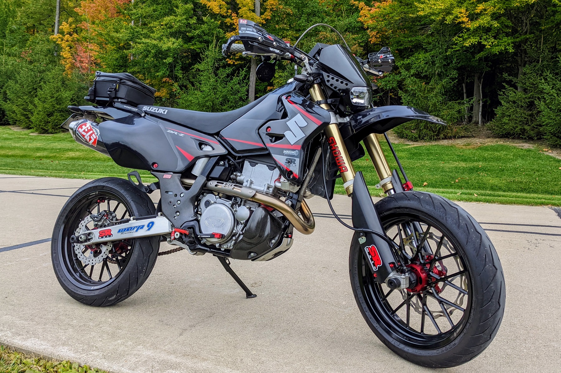 drz400sm カスタム多数 Suzuki DRZ400SM Supermoto Build #5 – Back In Black